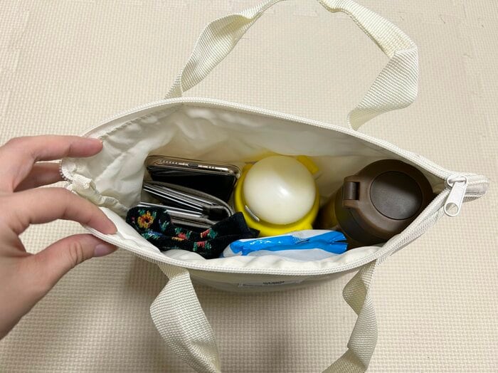 砂やホコリがバッグに付いたら叩くだけでOK