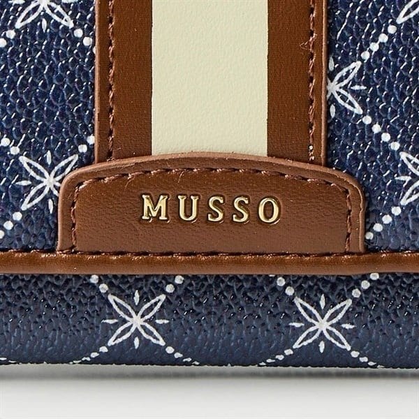 心ときめく4つのカラーバリエーションで展開されています