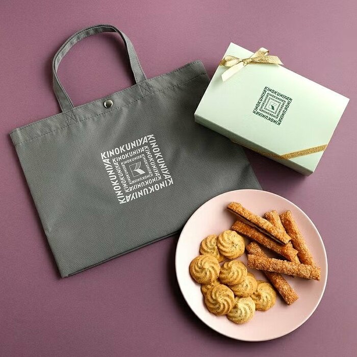 紀ノ国屋の象徴的なロゴが際立つスモールサイズのトートバッグ