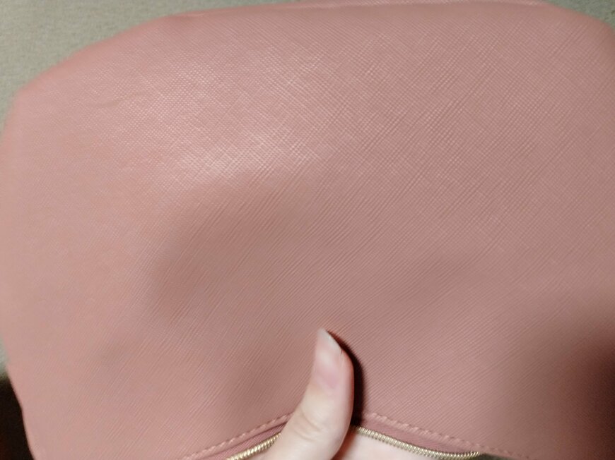 筆者撮影（ダイソー、合皮ラウンド ワンショルダーバッグ PK）