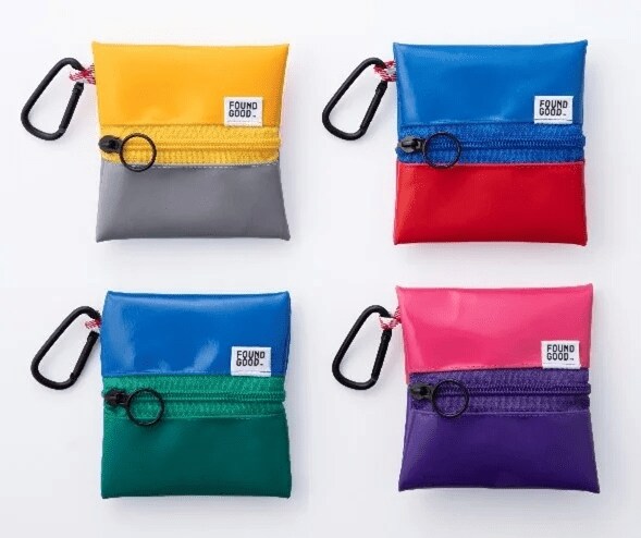 出所：株式会社アダストリア　バイカラーミニポーチ