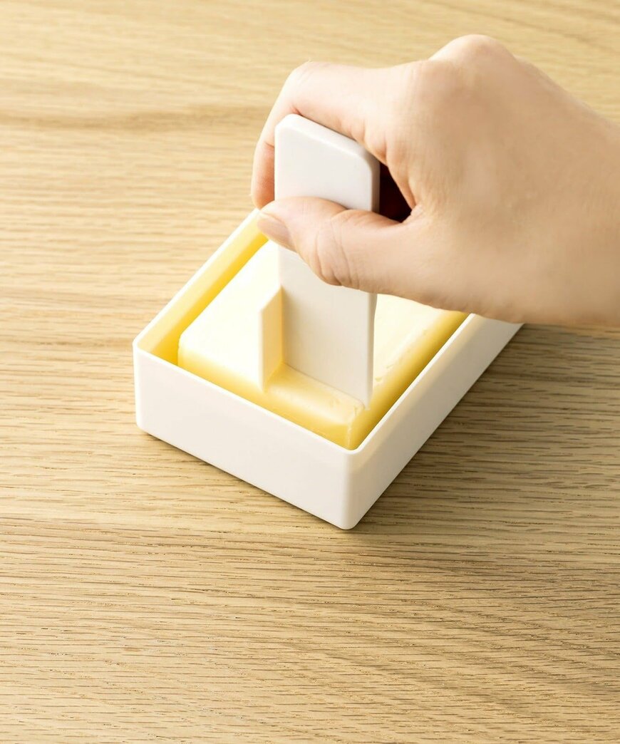 出所：パルグループ公式ファッション通販サイト 3COINS カッター付きバターケース：200g／KITINTO