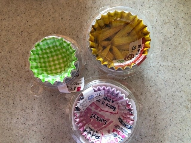 100円ショップのカラーカップ