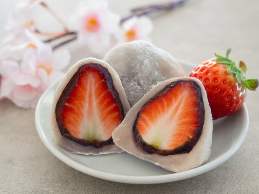 【国民年金＋厚生年金】「月20万円以上（年240万円）」以上もらえる人は何％？65歳以上・無職夫婦世帯の生活費はいくら？