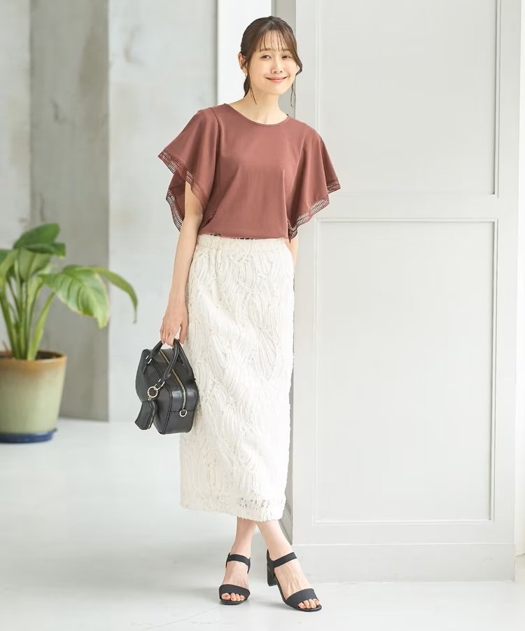 ハニーズ公式 レース使いトップスの画像