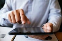 文字が薄すぎる「ベンツの抹消登録証明書」　AIに濃くしてもらった結果に思わず目を疑う