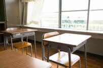 高校の卒業式で「友人から貰ったブーケ」に目を疑う　花の代わりに包まれていたものに「お母さんが喜ぶやつ」