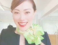 元CAが教える華やかなスカーフの巻き方とは？実際の手順に「わかりやすい」「真似してみたいです」