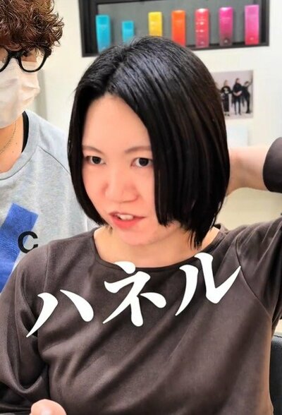 自分の悩みを話す女性