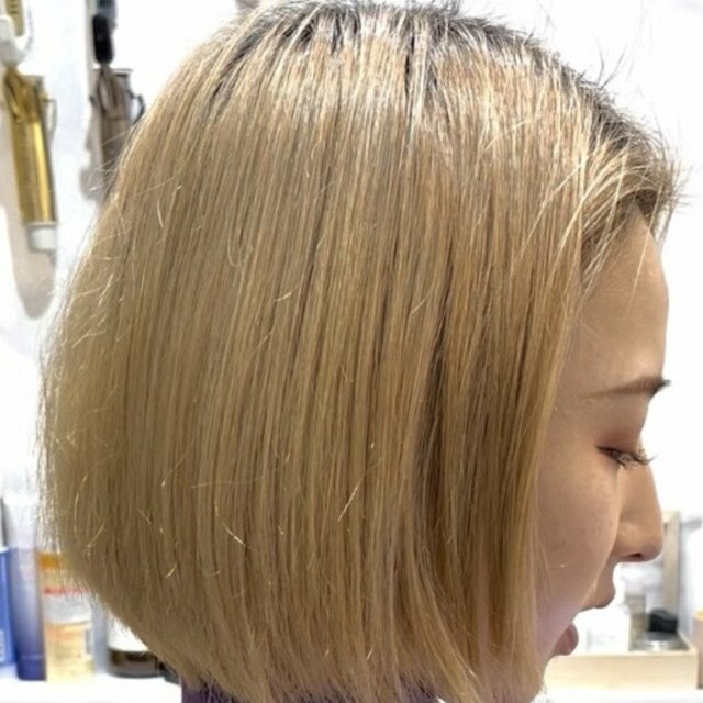 膨らみ感のあるショートボブの女性→プロの手で…スッキリとした〈大人ショート〉にスタイルチェンジ！上品で洗練された印象に