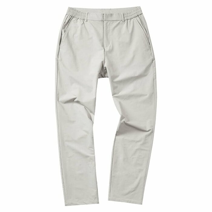 伸縮性抜群のストレッチ素材でスイングなどの大きな動きも妨げません