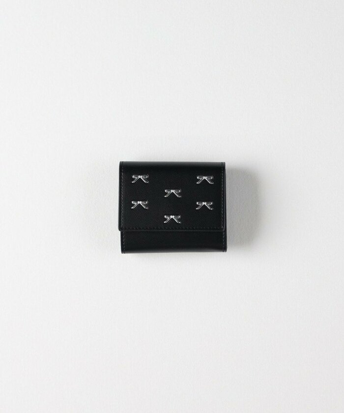 ブラックカラーが魅力的な「アップル三つ折り財布（990円）」