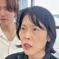 髪が「パカッと分かれる」のが悩みの大人女性が、カットでレイヤーを入れた「扱いやすいショート」にスタイルチェンジ