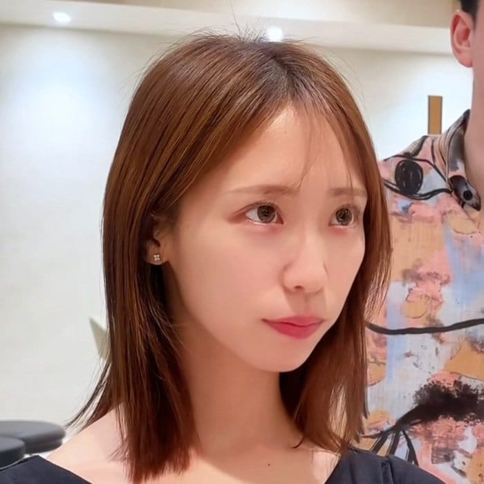 セミロングから長めボブへ。ゆる巻き×外ハネを取り入れた女性のオシャレな仕上がりに満足