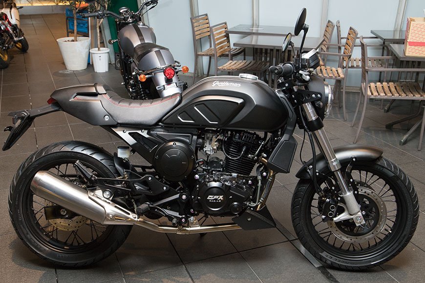 カフェレーサー風の「Gentleman200」