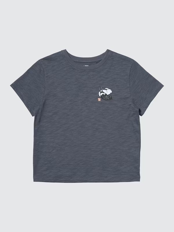 出所：ユニクロ公式　和柄（アニマルズ）UT／ショート丈　DARK GRAY