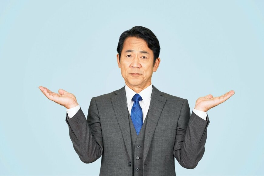 迷う男性の写真