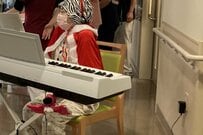 【白血病の闘病】入院病棟でピアノを演奏していた19歳の女性　思わず胸が熱くなる「3年後の姿」が話題に