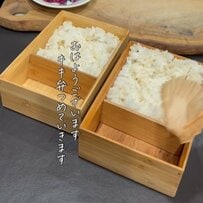 【旦那弁当】目玉焼きトッピングで豪華な〈ハンバーグ弁当〉インパクト抜群で美味しそうと話題