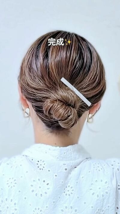 シンプルお団子ヘアの完成