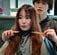 「お任せでイメチェンしたい」明るい髪色の超ロングヘアの女性が…ダークブラウン色のボブで品のある印象に！