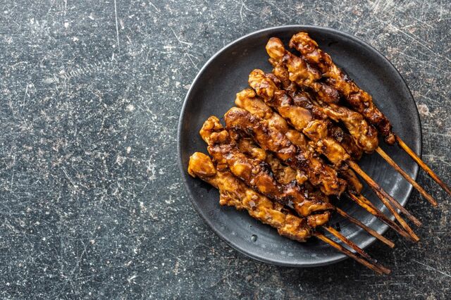 子供に焼き鳥を渡した母親　「ポリ袋」と間違えて渡したものがホラーすぎる…