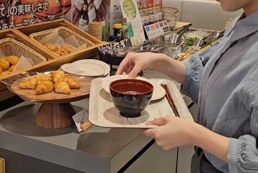 健康的な朝食ビュッフェを提供するスーパーホテル　宿泊者の川柳とコメントに「本当にそれ」「絶対に食べ過ぎる」
