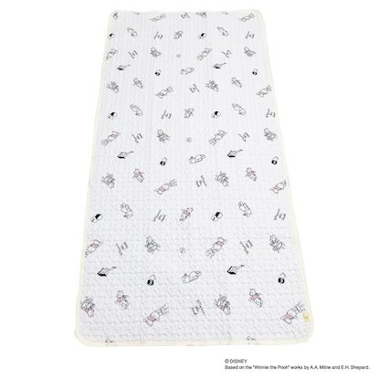 さらっとした肌触りのため、年間を通して使えるイブル風のアクセントラグ