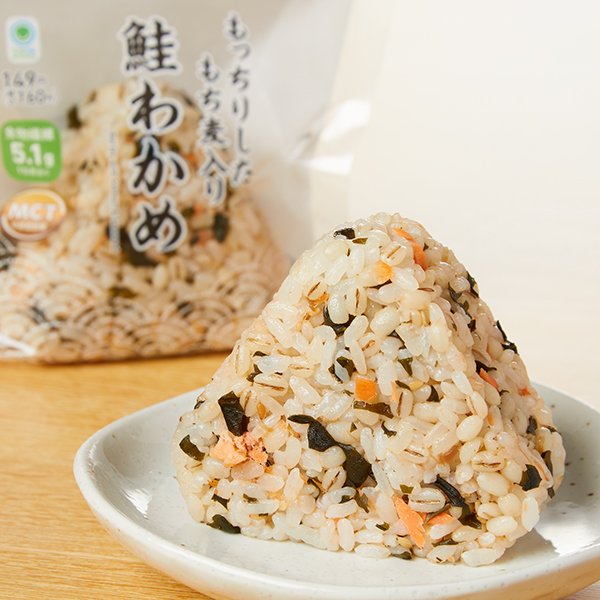 ファミリーマートの新商品:もち麦 鮭わかめ