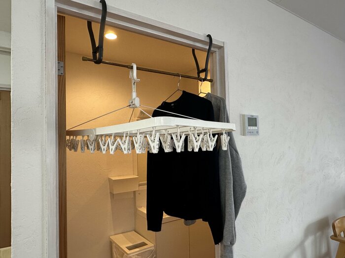 ハンガーキャッチ1個あたりの耐荷重は5kgなので、2つあれば約10kgまで対応可能