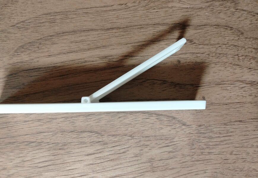 筆者撮影（セリア、ミニチュアスタンドミラー）