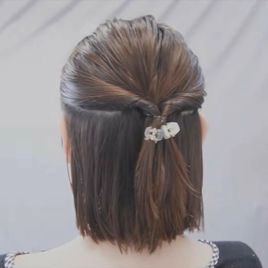 【3STEPで完成】短い髪でも結んでくるりんぱ「ハーフアップヘアアレンジ」　時短&華やか見えのまとめ髪に「新鮮で可愛い」