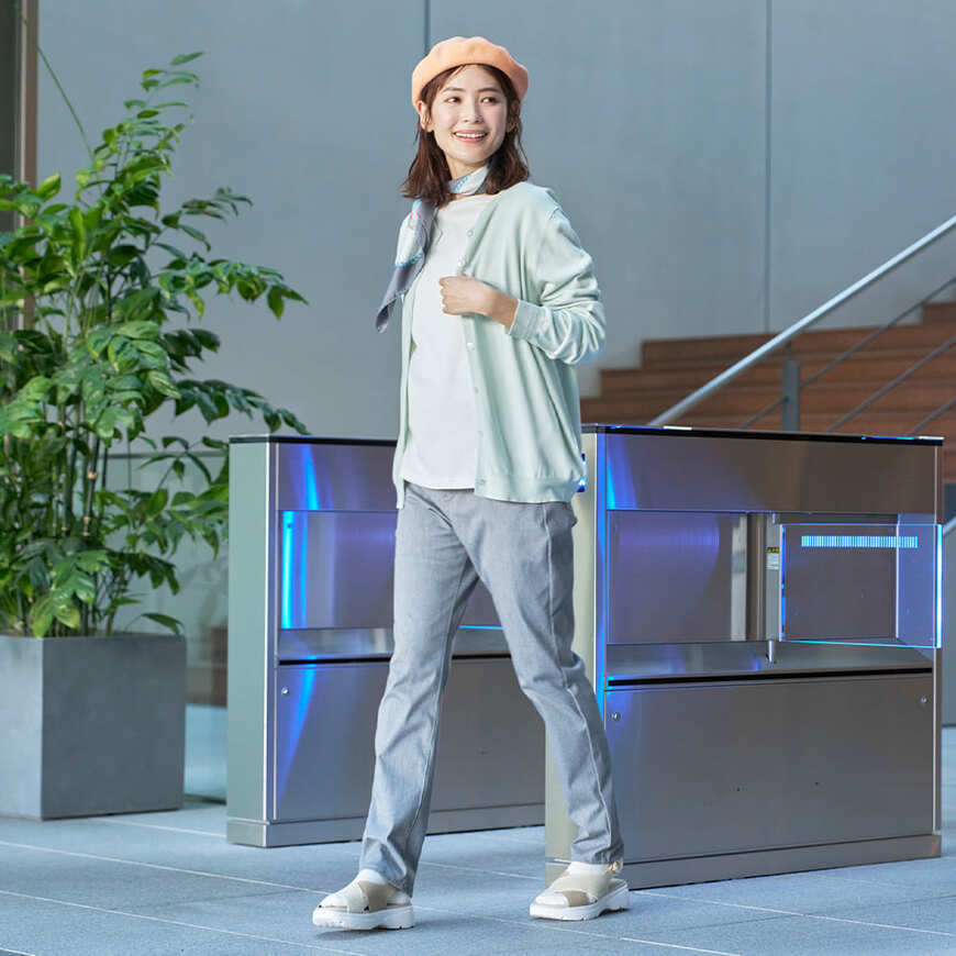 出所：ワークマン公式　レディースソロテックス(R)使用シーンレスカーデガン