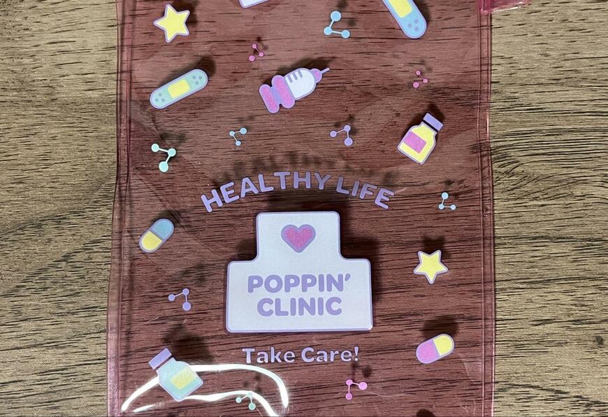 筆者撮影（ダイソー、スタンドペンケース（ＢＮＤ、ホスピタル））