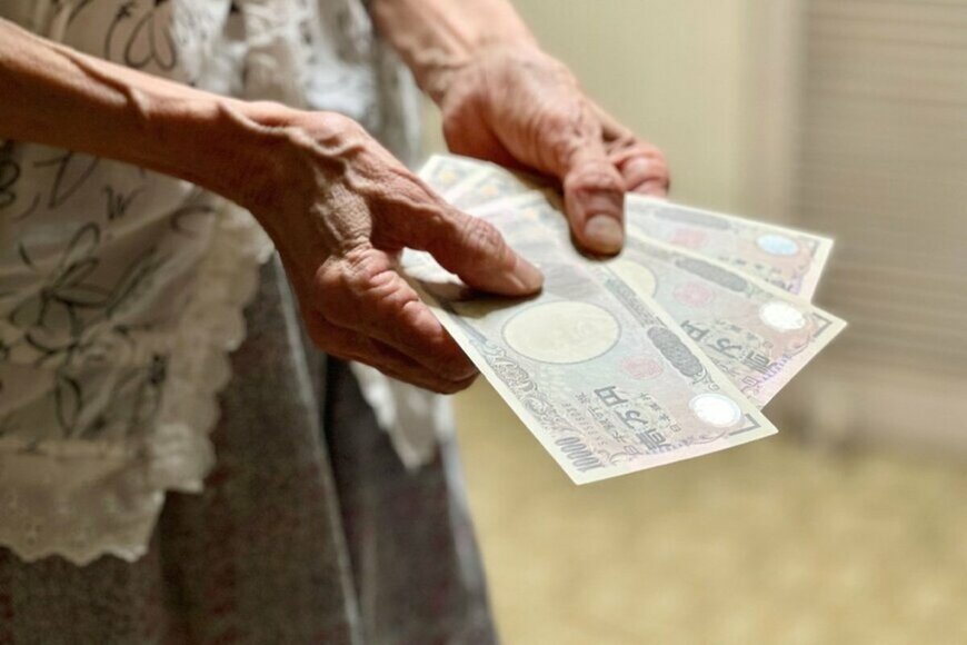 2025年度の「年金生活者支援給付金」前年度から2.7%の増額改定！対象となるのはどんな人？