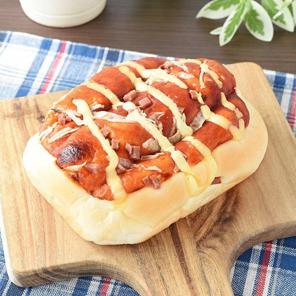 ファミリーマートの新商品:完熟トマトピザパン