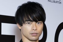 三笘薫のウエディングフォトが大反響！アスリート妻との顔出し2ショットに「美男美女」「お似合いすぎる！」