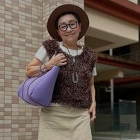 【64歳マダム】モコモコ感が可愛い！しまむらの〈シャギーベスト〉で上品な秋コーデ