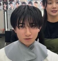 「目の間隔を狭く見せたい」プロが本気でメンズメイクを施すと…まさかの変身姿に驚愕