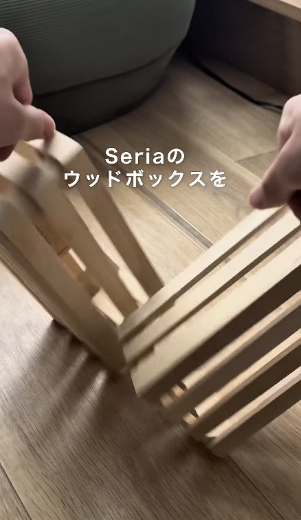 【100均DIY】セリアのウッドボックスが、ペーパーホルダー付きの「スパイスラック」に変身！
