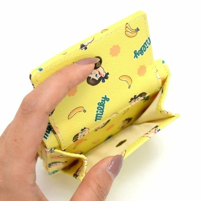 サイズは縦9cm×横8cm×厚さ1cmという、まさに「手の平サイズ」