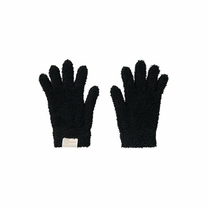 冬の冷たい風から指先を守ってくれる、必需品の手袋