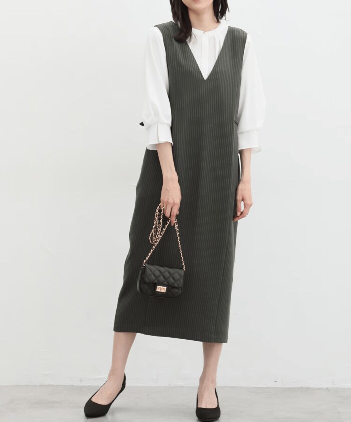 スッキリ見えするシルエットのジャンスカ