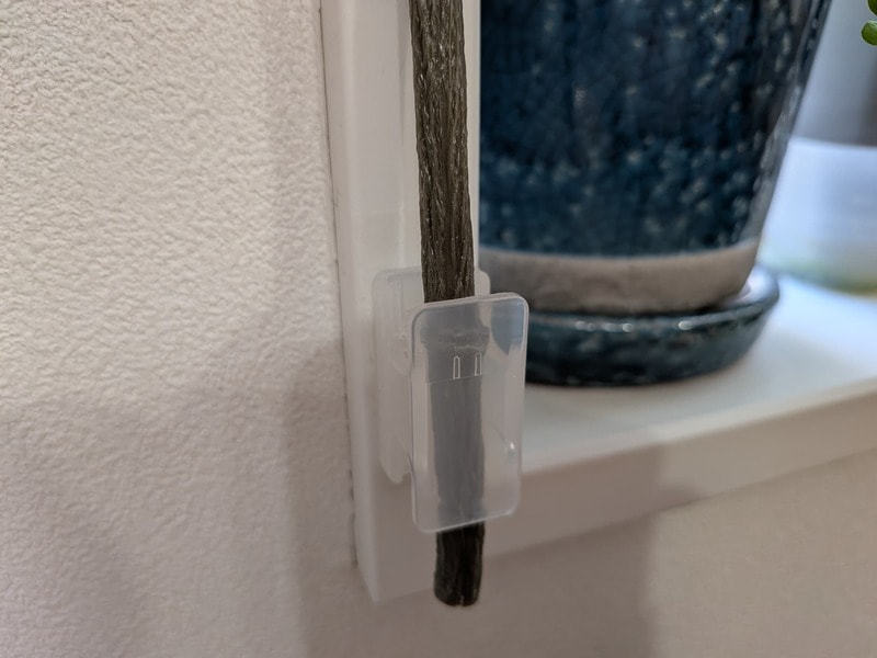 ダイソー　壁掛けフラワーベース（クリップ型）