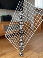 「万能すぎる...！」ダイソーの〈ワイヤーネット〉で→靴・ぬいぐるみ・カバン・コード類・写真などを便利に収納できる！