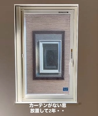 「これ最高だね！」〈カーテンレールのない窓〉女性一人で…たった5分のDIY→〈ブラインドカーテン〉でスッキリおしゃれに大変身！