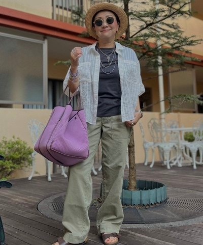 【64歳マダム】〈シアーシャツ×ベイカーパンツ〉で軽やか＆上品な大人カジュアルコーデ！華やかな“紫”の差し色がアクセント