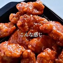 【甘辛でご飯がすすむ】カリカリに揚げた〈鶏むね〉にたっぷり絡めた「ヤンニョム弁当」箸休めも入って味のバランスばっちり！