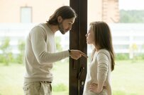 それって夫への「愛情」ではなく「依存」!?執着からくる嫉妬と不安