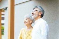 【65歳以上】無職夫婦世帯「生活するのに」平均で1カ月いくらかかってる？《貯蓄・年金月額・家計収支》を見てみる